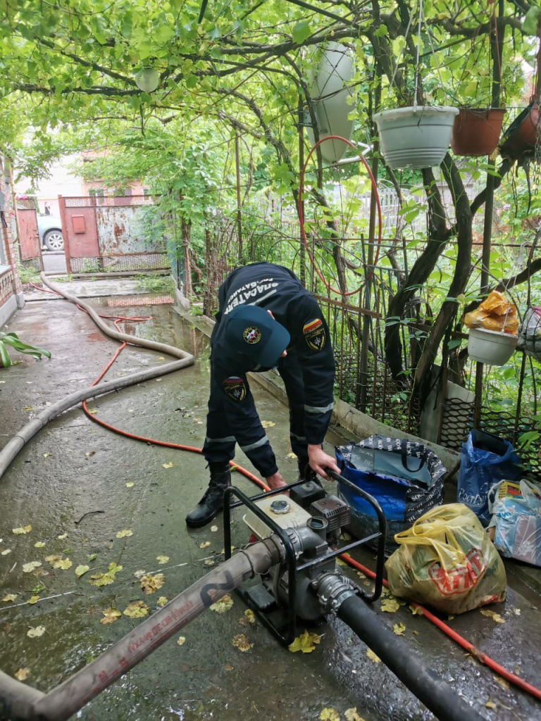 В Батайске продолжаются работы по ликвидации подтоплений | 05.06.2023 |  Батайск - БезФормата